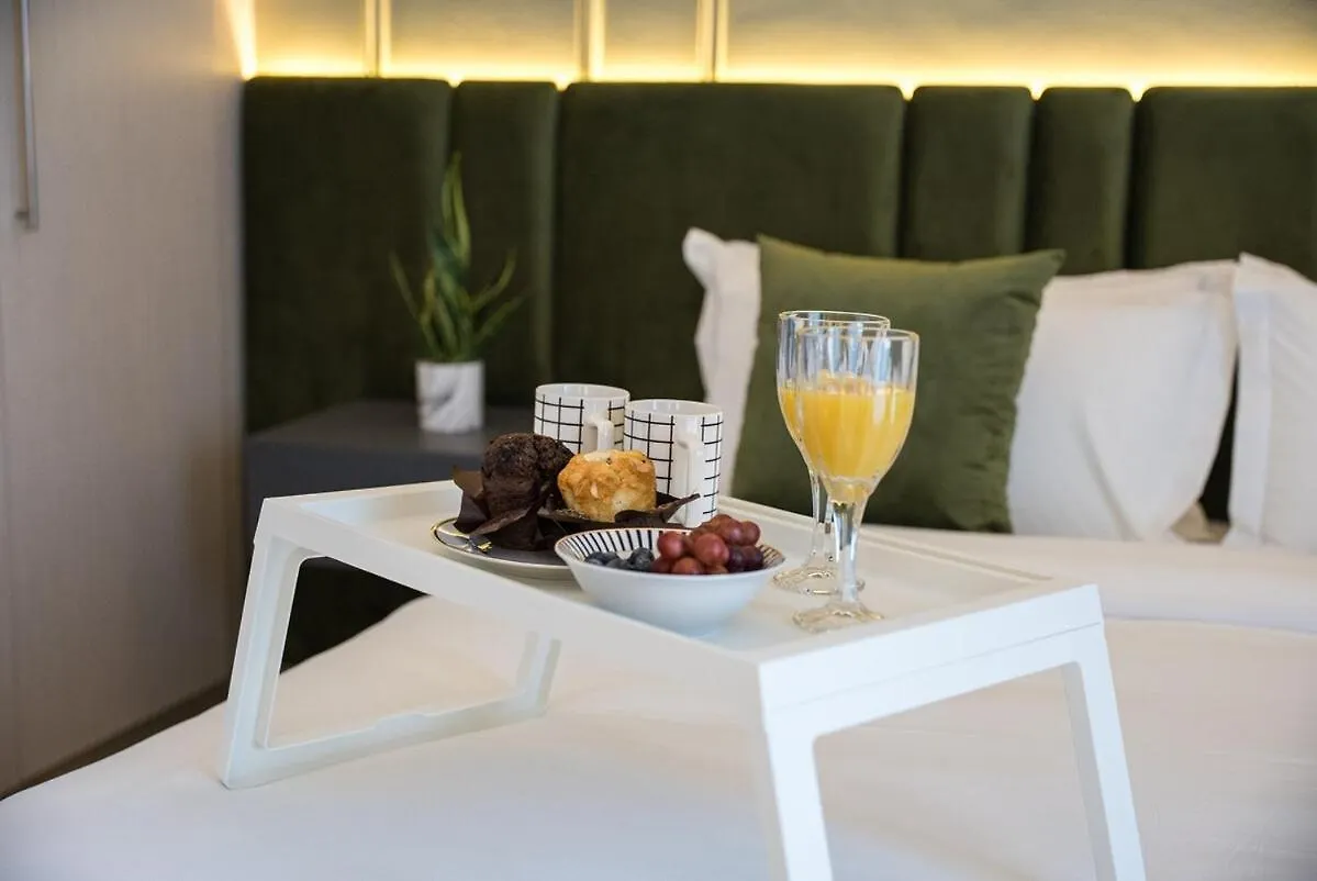 Luxury Stay 1Bdr Apartment With Pool & Gym In Waters Edge Абу-Даби 0*,  ОАЭ