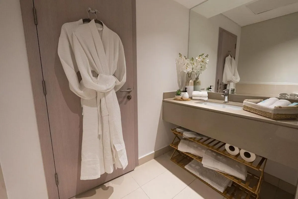 Luxury Stay 1Bdr Apartment With Pool & Gym In Waters Edge Абу-Даби 0*,  ОАЭ