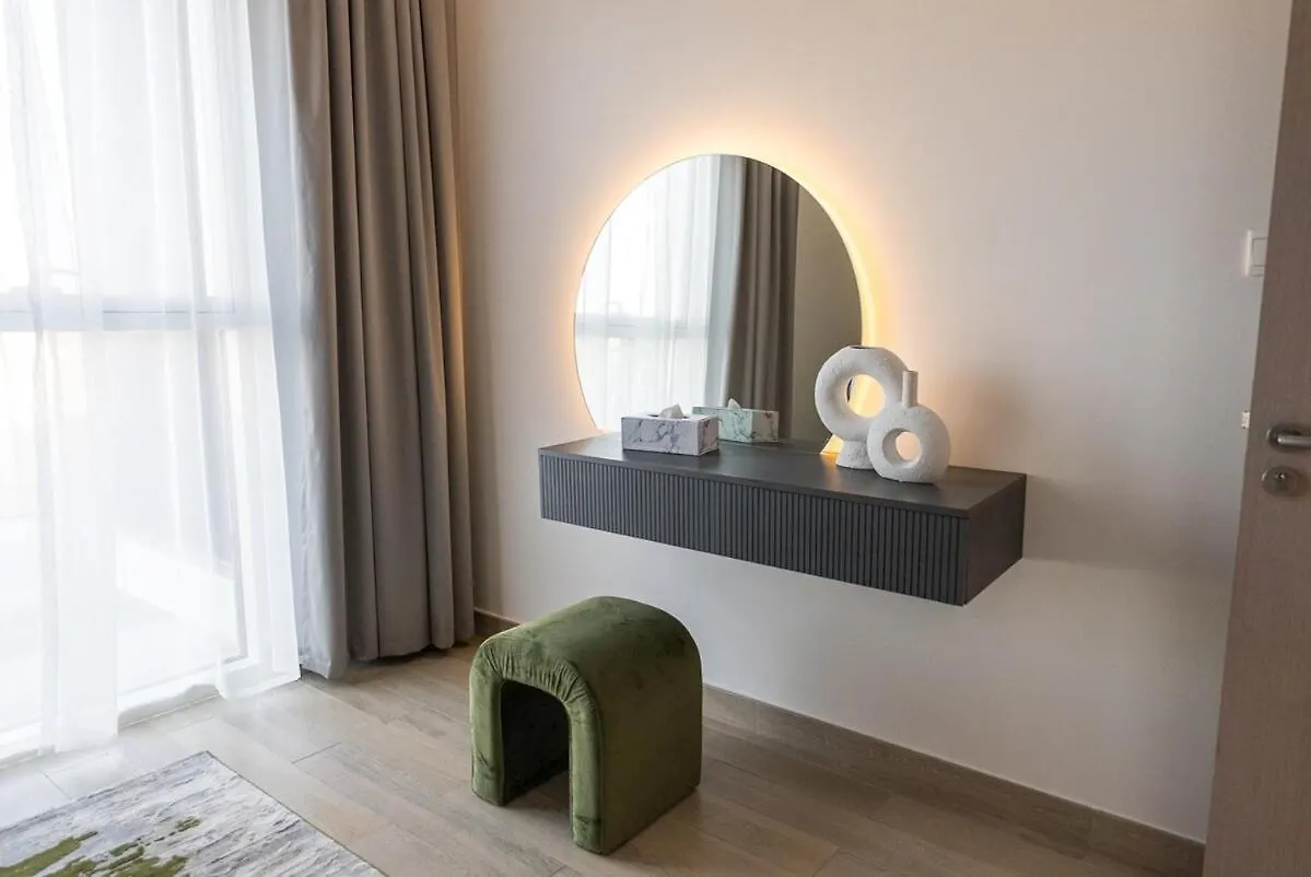 Luxury Stay 1Bdr Apartment With Pool & Gym In Waters Edge Абу-Даби 0*,
