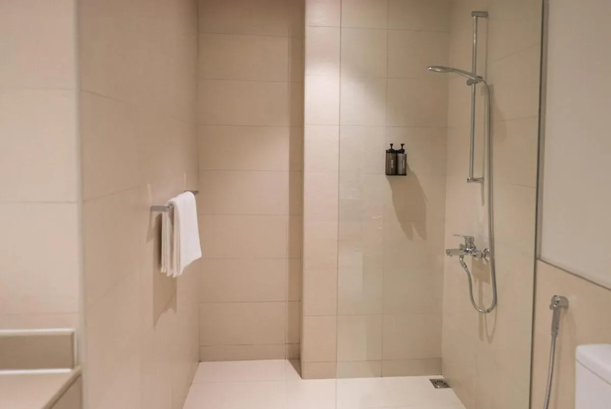 Luxury Stay 1Bdr Apartment With Pool & Gym In Waters Edge Абу-Даби