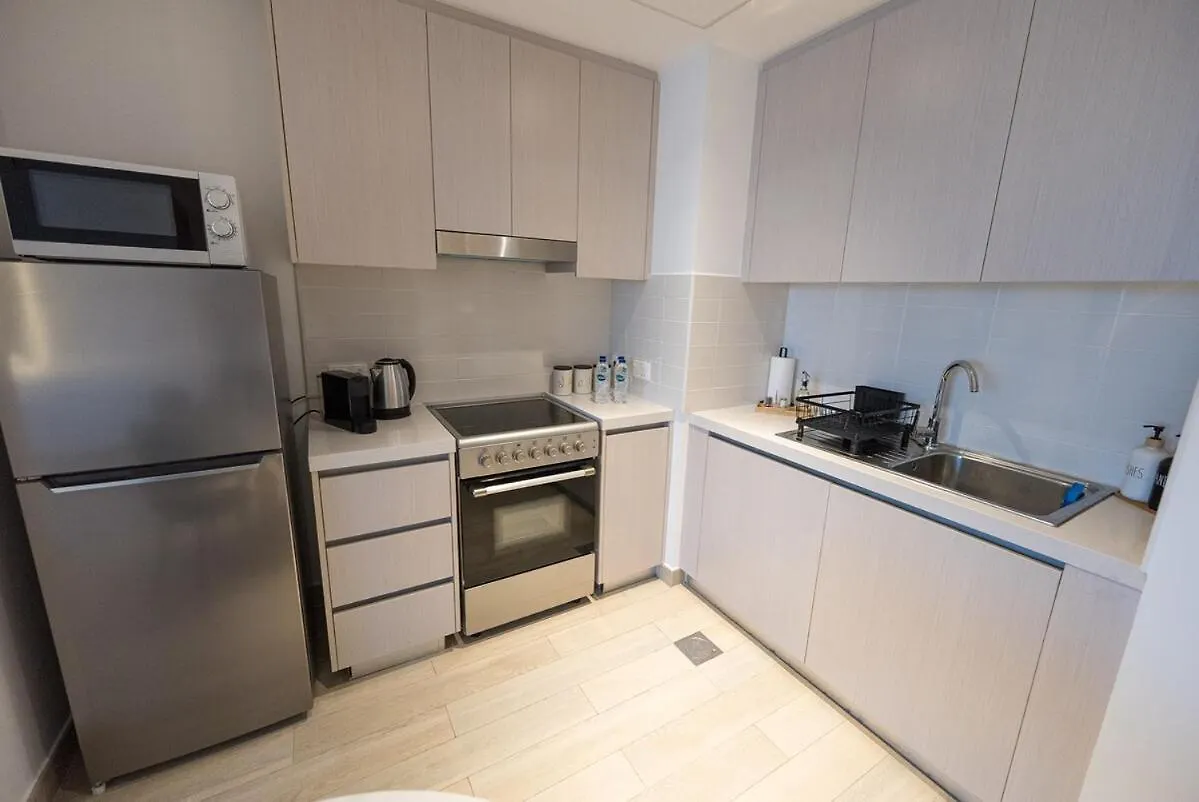 Luxury Stay 1Bdr Apartment With Pool & Gym In Waters Edge Абу-Даби