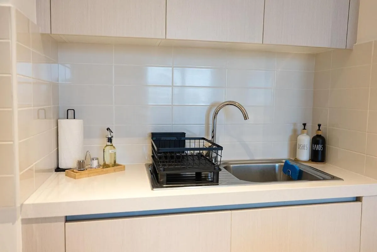 Luxury Stay 1Bdr Apartment With Pool & Gym In Waters Edge Абу-Даби ОАЭ