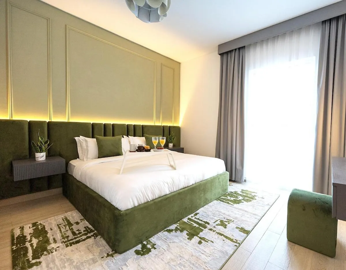 Luxury Stay 1Bdr Apartment With Pool & Gym In Waters Edge Абу-Даби