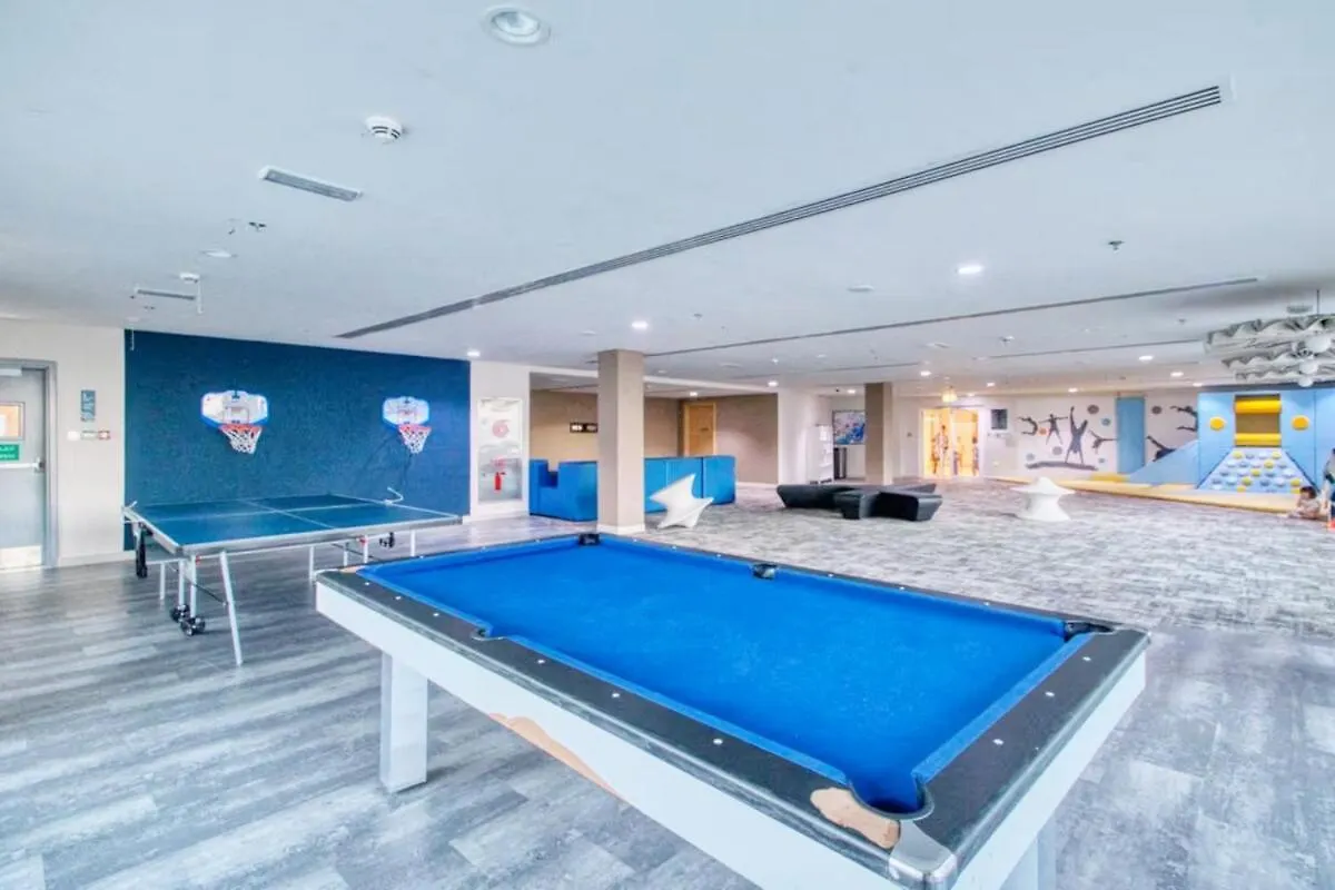 Luxury Stay 1Bdr Apartment With Pool & Gym In Waters Edge Абу-Даби