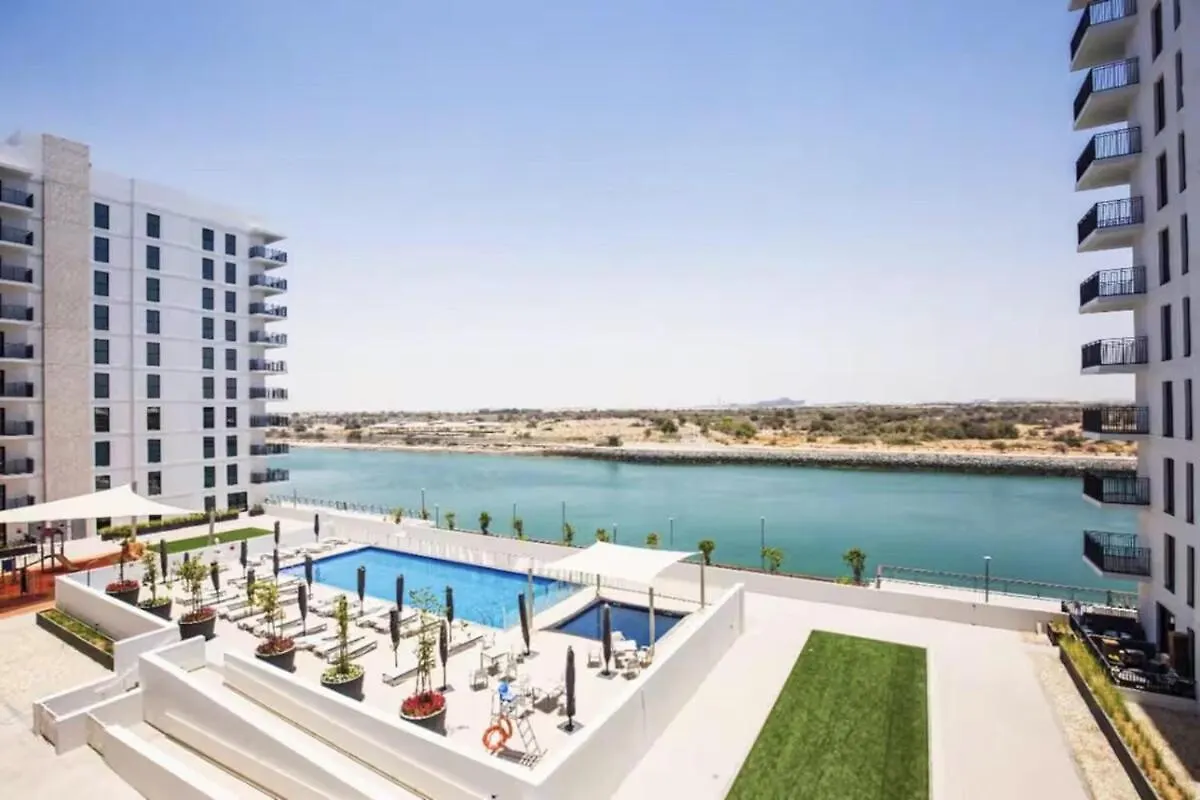 Luxury Stay 1Bdr Apartment With Pool & Gym In Waters Edge Abu Dhabi