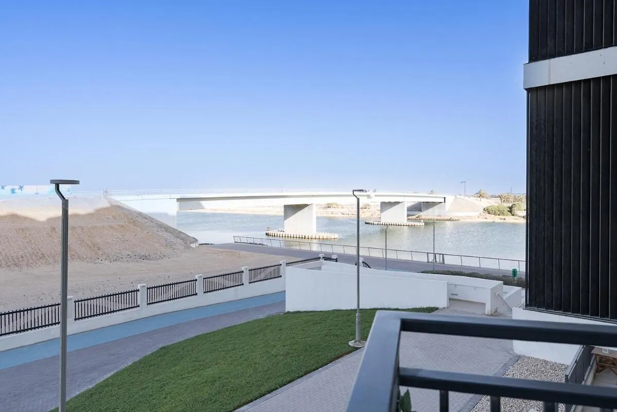 Luxury Stay 1Bdr Apartment With Pool & Gym In Waters Edge Abu Dhabi